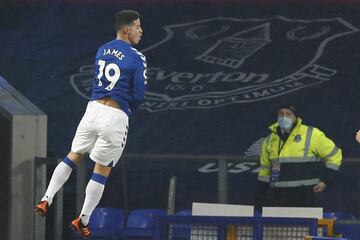 James Rodríguez abrió el marcador en el empate 1-1 entre Everton y Leicester con un remate de media distancia con su pierna derecha.