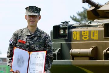 La estrella del conjunto inglés Son Heung-min se encuentra desde el 20 de abril realizando la formación militar en el cuerpo de los marines de su país (Corea del Sur).
