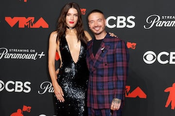 J Balvin and Valentina pose on the red carpet at the 2025 MTV Video Music Awards in Elmont, New York, U.S., September 7, 2025. REUTERS/Kylie Cooper