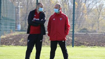 Jos&eacute; Alberto, junto a su segundo Pablo &Aacute;lvarez durante un entrenamiento.