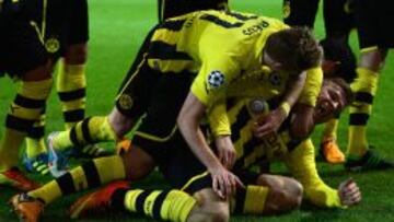 Jakub Blaszczykowski y sus compañeros del Borussia celebran uno de los goles marcados frente al Shakthar en Champions.