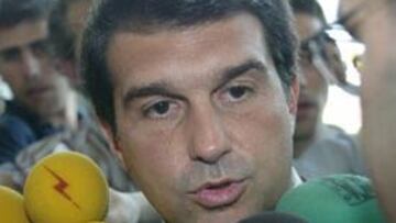 <b>EXPECTANTE.</b> El presidente blaugrana aún no sabe si podrá contar con la estrella africana de cara a la próxima temporada.