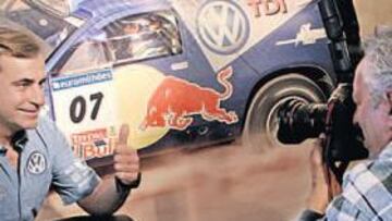 <b>EMOCIONADO. </b>Sainz recibió el apoyo de sus familiares y amigos en una comida realizada en un conocido restaurante madrileño.