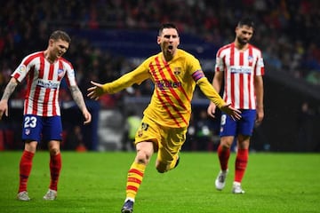 Messi celebra su gol en al Atleti ante Trippier y Felipe.