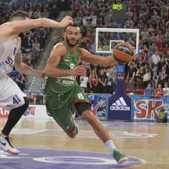 El Baskonia iguala la oferta del Barcelona por Adam Hanga