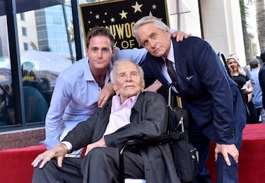 Tres generaciones de actores juntas: Kirk Douglas, Michael Douglas y Cameron Douglas.