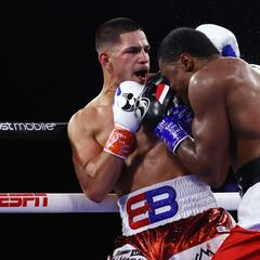 Edgar Berlanga intentó morderle la oreja a su rival como lo hizo Mike Tyson ante Evander Holyfield