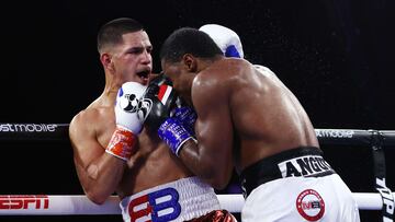 El boxeador estadounidense con raíces boricuas, Edgar Berlanga, intentó morderle la oreja a Roamer Angulo como Mike Tyson a Evander Holyfield.