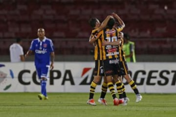 Jugadores de The Strongest celebran la apertura de la cuenta