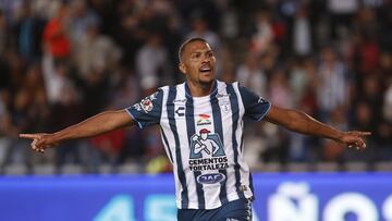 AME4812. PACHUCA (MÉXICO), 02/03/2024.- Salomon Rondon de Pachuca celebra un gol, durante el juego de la jornada 10 del torneo Clausura 2024 de la Liga MX disputado este sábado en el estadio Hidalgo de la ciudad de Pachuca, Hidalgo (México). EFE /David Martínez Pelcastre
