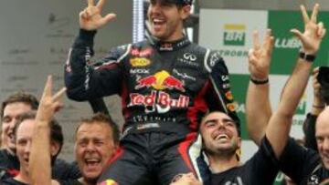 Sebastian Vettel celebra su tercer título de Fórmula 1 conseguido en el circuito de Interlagos.
