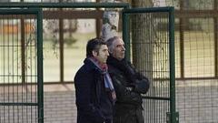 Urrutia sigue parte de la sesión a pie de césped con Iribar