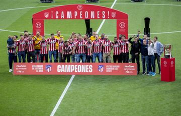 El Atleti recibió la copa de campeón de LaLiga 2020-21