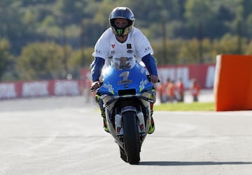 Celebración de Joan Mir en el Gran Premio de Valencia tras proclamarse campeón del mundo de MotoGP.