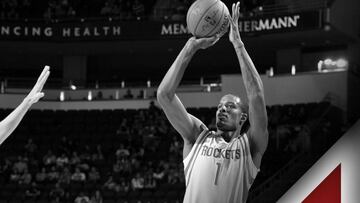 Trevor Ariza lanza ante Shanghai Sharks.