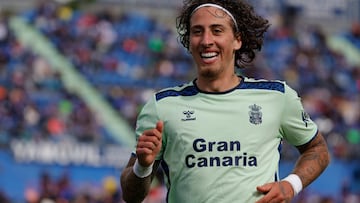 MADRID, 12/04/2025.- El delantero portugués de Las Palmas Fábio Silva celebra tras marcar el 1-3 durante el encuentro de la jornada 31 de LaLiga EA Sports entre Getafe CF y UD Las Palmas, este sábado en el Coliseum de Getafe, en Madrid. EFE/ Zipi