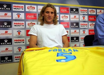 Forlán en su presentación con el Villarreal