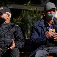 La sexta ola de COVID comienza a frenar