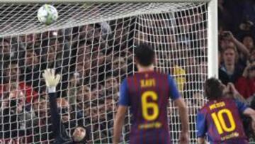 <b>PENALTI FALLADO. </b>Messi tuvo el pase a la final en sus botas, pero su lanzamiento del penalti se estrelló contra el larguero de Cech.