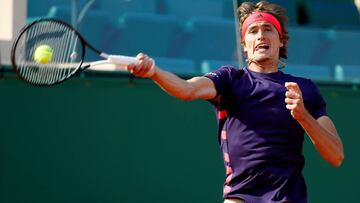 Alexander Zverev devuelve una bola ante Fabio Fognini en el Masters 1.000 de Montecarlo.