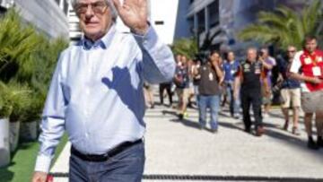 DE SU LADO. Bernie Ecclestone quiere ayudar a que el motor Honda alcance a los de delante.
