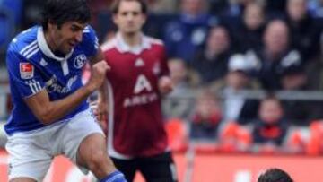 Raúl se apunta su tanto número 14 con el Schalke 04