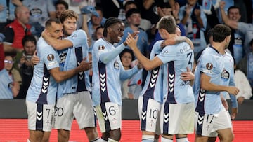 Los jugadores del Celta de Vigo celebran en Balaídos un gol anotado ante el PAOK durante el partido de la segunda jornada de la Europa League de la presente temporada.