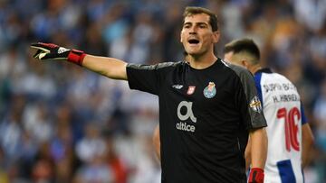 Iker Casillas en un juego con el Porto. 