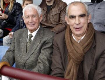 Ambos porteros y con una historia similar, tambi谷n han triunfado en el campeonato de Liga.