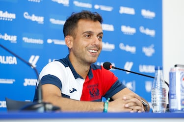 Borja: “Si no hay más salidas, con un ‘9’ se cerraría la plantilla”