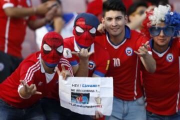 Belleza y color en la previa del duelo entre Chile y Uruguay