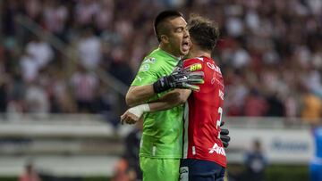 Miguel Jiménez y Alan Mozo celebran el triunfo ante Atlas en la vuelta de los cuartos de final contra Atlas.