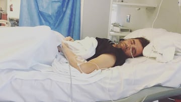 Fonsi Nieto en el hospital el 11 de febrero de 2019 al operarse por d&eacute;cima vez de la lesi&oacute;n que se produjo en su pie izquierdo tras sufrir un accidente en el circuito de Indian&aacute;polis en 2010.