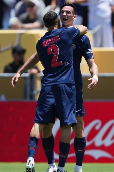 El campeón de Europa golpea primero en el Rose Bowl. Y además, con sello español. Zurdazo de Fabián desde fuera del área, potente y cruzado, imparable para la estirada abajo de Oblak.