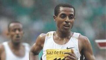 <b>GRAN CARRERA. </b>Kenenisa Bekele, durante la reunión de París.