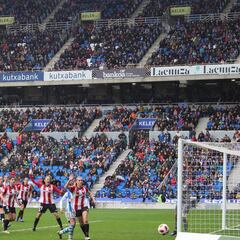Real y Athletic empatan el derbi vasco en Anoeta ante 21.000 personas