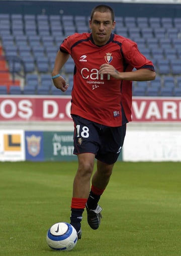 Visti¨® la camiseta del Atl¨¦tico de Madrid la temporada 2004-05 y la del Osasuna la temporada 2005-06.