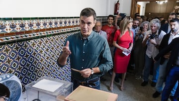 El presidente del Gobierno de España y candidato a la reelección por el PSOE, Pedro Sánchez, ejerce su derecho a voto para las elecciones generales en el Colegio de Nuestra Señora del Buen Consejo, a 23 de julio de 2023, en Madrid (España). Los españoles están llamados hoy, 23 de julio de 2023, para elegir a sus representantes para los próximos cuatro años. Están en juego 350 escaños en el Congreso y 208 en el Senado (ya que 57 de los 265 senadores lo son por designación autonómica), que tendrán que elegir al próximo Gobierno.
23 JULIO 2023;ELECCIONES;SÁNCHEZ;PSOE;CANDIDATO;PRESIDENTE
Carlos Luján / Europa Press
23/07/2023