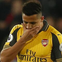 Jamie Carragher: “Sánchez está jugando horrible; como si quisiera escapar”