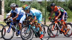 El pedalista colombiano (azul) en el Tour de San Luis 