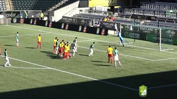 ?Qu¨¦ golazo de tiro libre de Juan Cornejo en el Le¨®n!