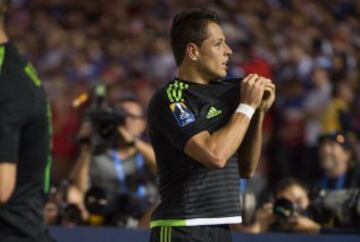 El 10 de octubre, Chicharito anotó el primer del Tricolor en la victoria 3-2 sobre Estados Unidos en la Copa Concacaf. El partido se celebró en el Rose Bowl de Pasadena, California y gracias a ese triunfo, la Selección Mexicana clasificó a la próximo Copa Confederaciones a desarrollarse en Rusia en 2017.