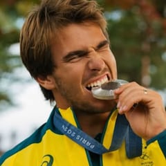 100.000 dólares por viajar con un surfista profesional y ponerle las pegatinas en la tabla