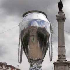 Champions gigante en el centro de Lisboa
