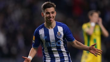 Concei&ccedil;ao, jugador del Oporto, celebra su gol ante el Tondela.