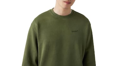 Esta es la sudadera verde de Levi’s que se va a convertir en un básico de armario infalible: es suave, cálida y muy cómoda