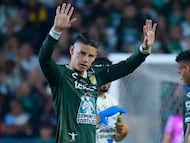 LEON, MEXICO - NOVEMBER 8: James Rodriguez of Leon leaves the pitch during the 17th round match between Leon and Puebla as part of the Torneo Apertura 2025 Liga MX at Leon Stadium on November 8, 2025 in Leon, Mexico. (Photo by Luis Cano/Jam Media/Getty Images)