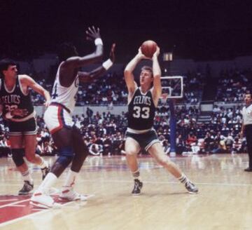 Larry Bird durante un partido en 1988.  