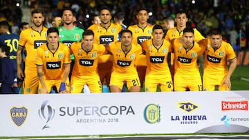 AME8361. MENDOZA (ARGENTINA), 02/05/2019.- Plantel de Rosario Central en la final de la Supercopa Argentina entre Boca Juniors, campe&oacute;n de la Superliga de 2018, y Rosario Central, ganador de la Copa Argentina de ese mismo a&ntilde;o, este jueves, en el estadio Malvinas Argentinas de la provincia de Mendoza (Argentina). EFE/Marcelo Ruiz