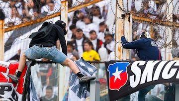 Futbol, Colo Colo vs Universidad de Chile.
Fecha 22, Liga de Primera 2025.
Los hinchas de Colo Colo son fotografiados, durante el partido de primera division disputado en el Estadio Monumental David Arellano en Santiago, Chile.
31/08/2025
Pepe Alvujar/Photosport
Football, Colo Colo vs Universidad de Chile.
22th turn, Division League 2025.
Colo Colo fans are pictured, during the first division match at the David Arellano Monumental Stadium in Santiago, Chile.
31/08/2025
Pepe Alvujar/Photosport